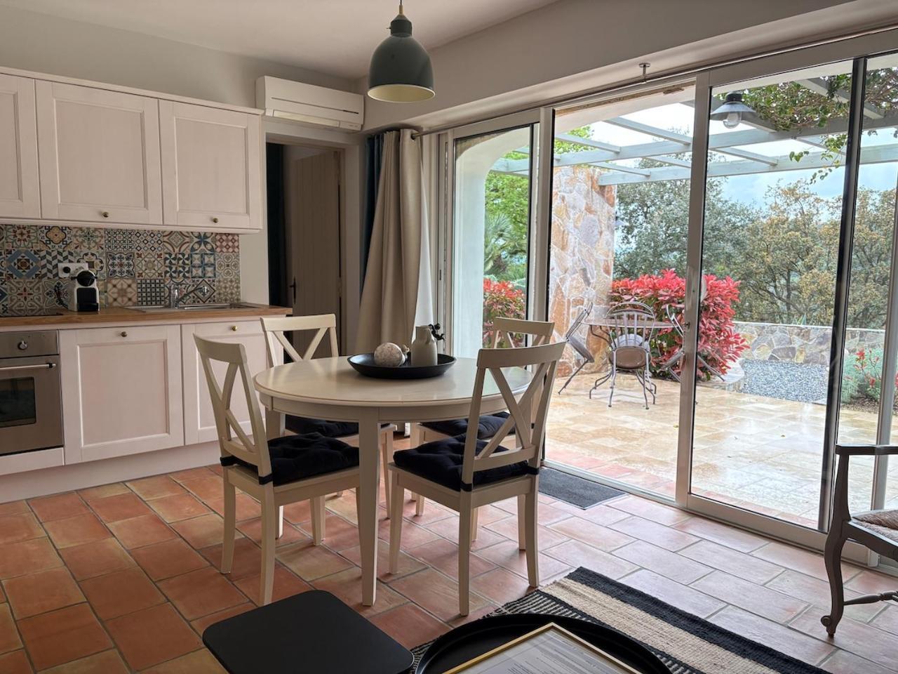Bed and Breakfast Les Aurochs Grimaud Exterior foto
